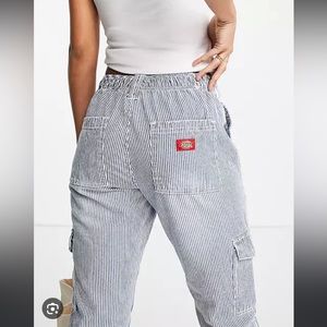 Women’s Dickies Roll cuff Cargo Pant. Gently used. Size XS.